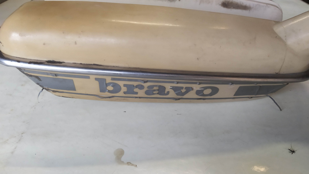 serbatoio usato piaggio bravo con rubinetto (leggera perdita dal foro centrale)