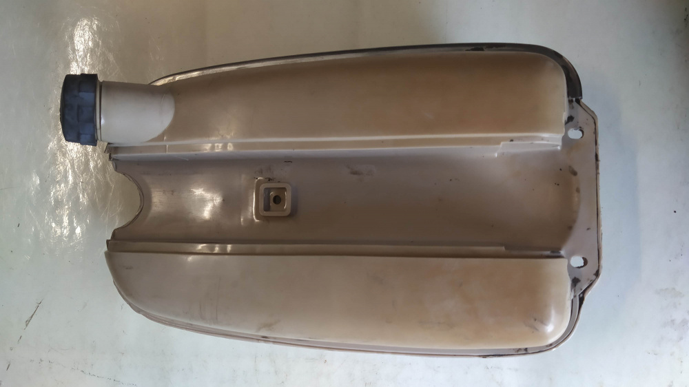 serbatoio usato piaggio bravo con rubinetto (leggera perdita dal foro centrale)