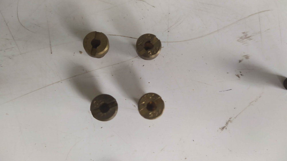 getti carburatore solex varie misure qt. 1 d. 100 - 1 d. 110 - 4 d. 115 - 2 d. 120 - 1 d. 155 - 1 64b - il prezzo si riferisce a tutti i getti -