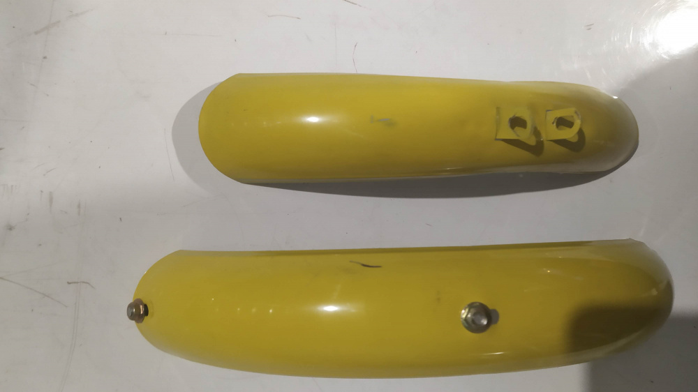 coppia parafanghi ferro gialli per saltafoss - fondo di magazzino - vedere descrizione -