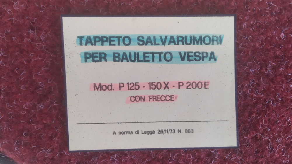 kit tappetini rossi salvarumori per bauletto vespa p125 - 150x - p200e