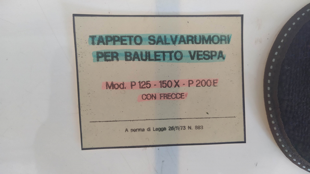 tappetino inferiore lusso salvarumori per bauletto vespa p125 - 150x - p200e