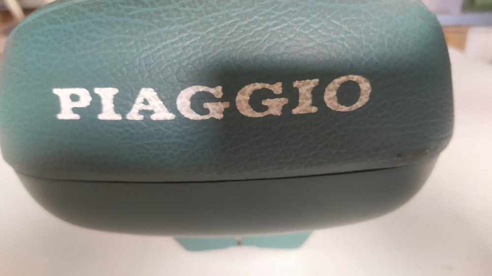 sella verde originale piaggio si mix - ha un attacchino rotto come foto -