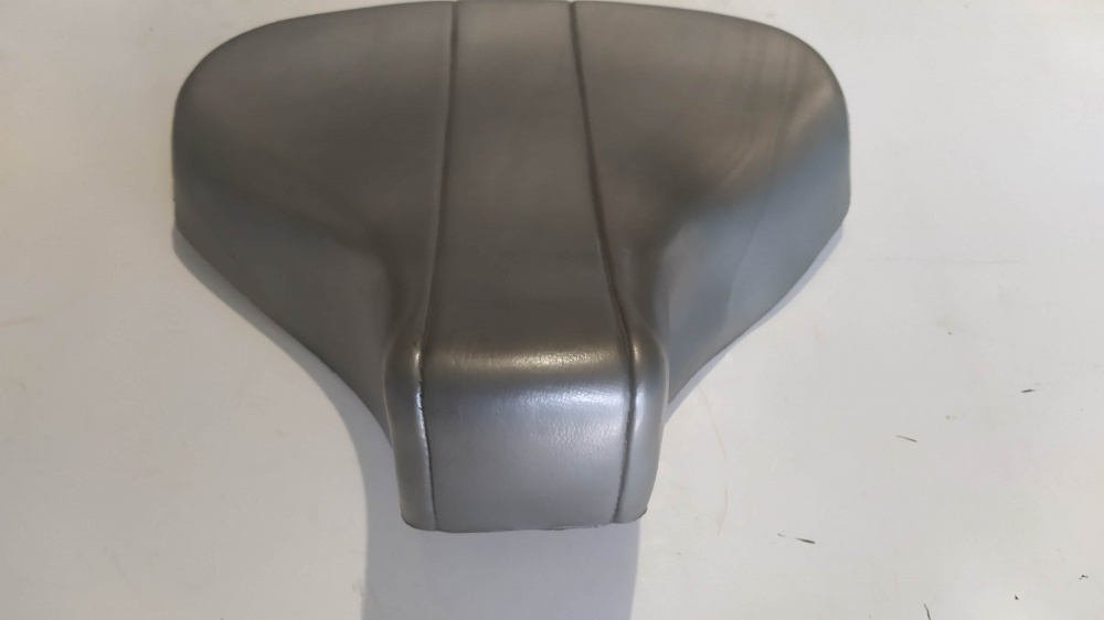 coprisella imbottita originale con scritta piaggio per ciclomotori piaggio - vedere misure -