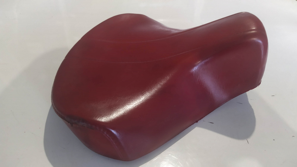coprisella usata rossa originale con scritta piaggio per ciclomotori