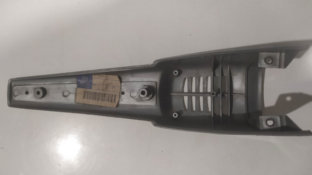 mascherina anteriore originale vespa 50 special - presenta segni di stoccaggio -