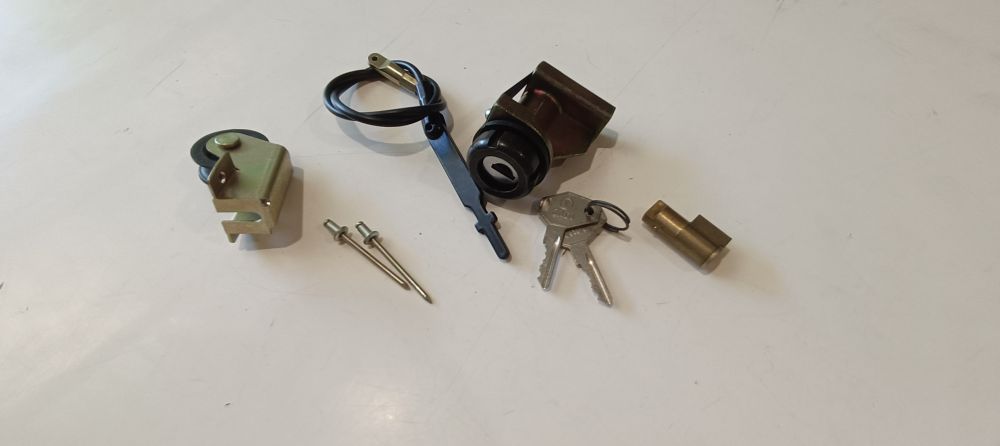 kit serratura casco e bloccasterzo nuovi originali chiavi zadi piaggio grillo