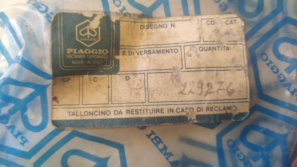 scritta originale rush per vespa
