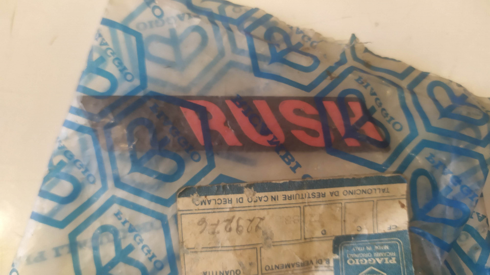 scritta originale rush per vespa