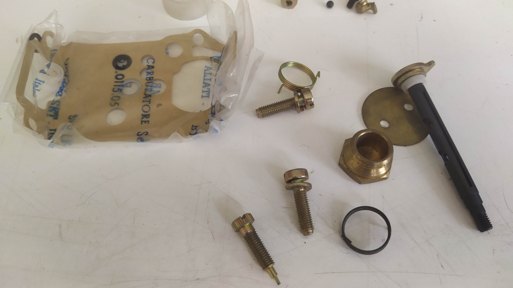 kit ricambio carburatori weber tipo 28 imb 1 100 - non ho la certezza sia completo -